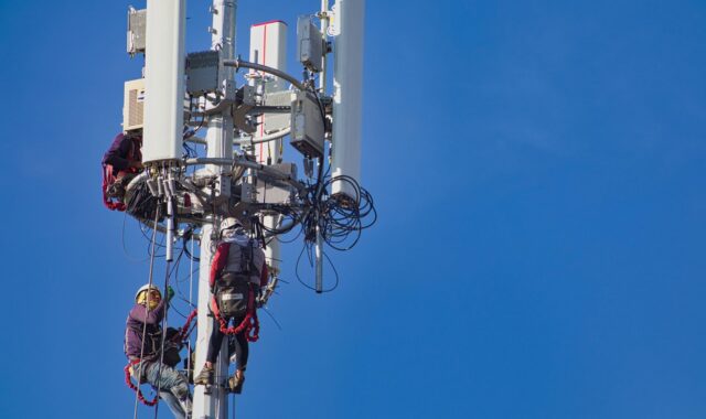 cellular tower, antenna, nature, workers, tower, mast, cell site, cell tower, technology, work, sky