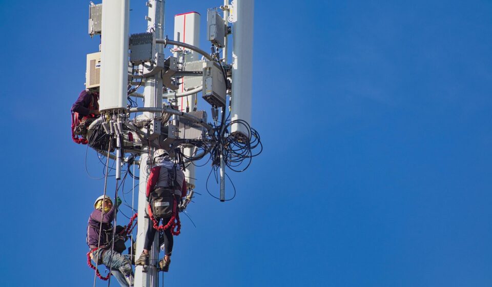 cellular tower, antenna, nature, workers, tower, mast, cell site, cell tower, technology, work, sky