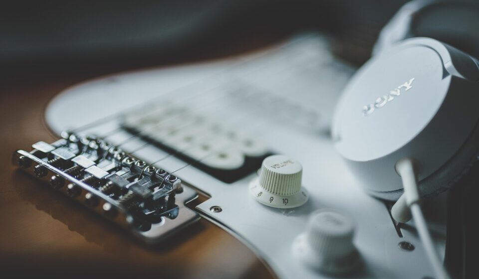 guitar, headphones, classical guitar, acoustic guitar, electric guitar, musician, tape, tonstudio, volume, audio, musical, instrument, guitarist, jazz, melody, equipment, acoustic, string, guitar, guitar, guitar, guitar, guitar, headphones, electric guitar, jazz