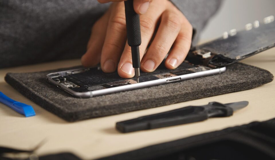 phone, mobile, repair, technology, cellphone, technician, tool, service, equipment, electronic, smartphone, industry, wireless, broken, disassembled, screwdriver, damage, device, repair technician