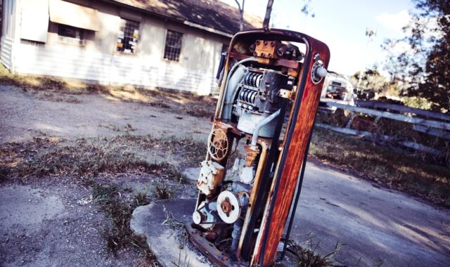 petrol pump, gas pump, vintage, gasoline, pump, garage, fuel, old, rusty, broken, abandoned, automotive, old-fashioned