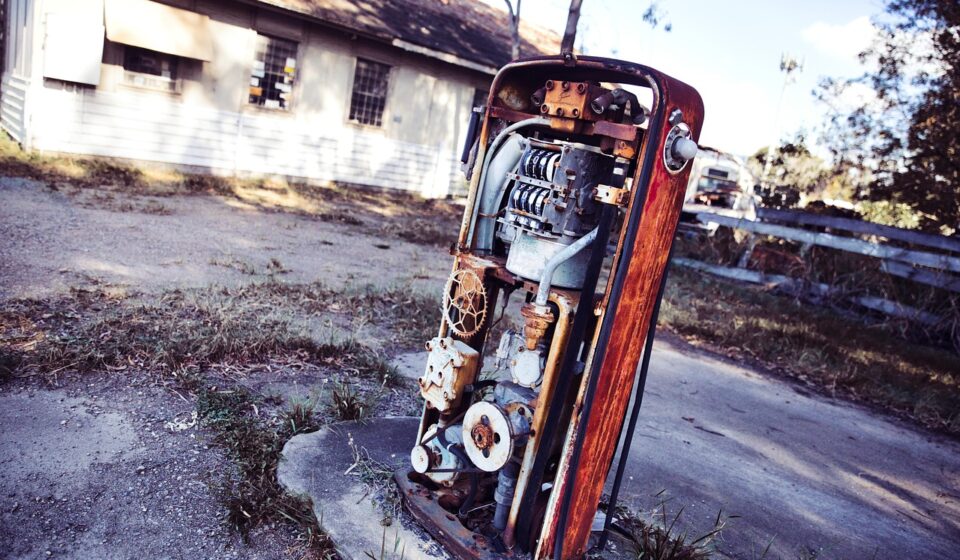 petrol pump, gas pump, vintage, gasoline, pump, garage, fuel, old, rusty, broken, abandoned, automotive, old-fashioned