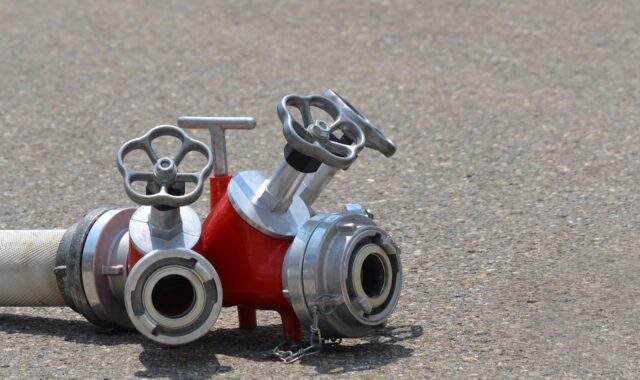 fire fighters, fire hose, hose, water, equipment, fire truck, hand pump, mission, clear, red, water pump, nature, feuerloeschuebung, connection, valves, distributor, splinter