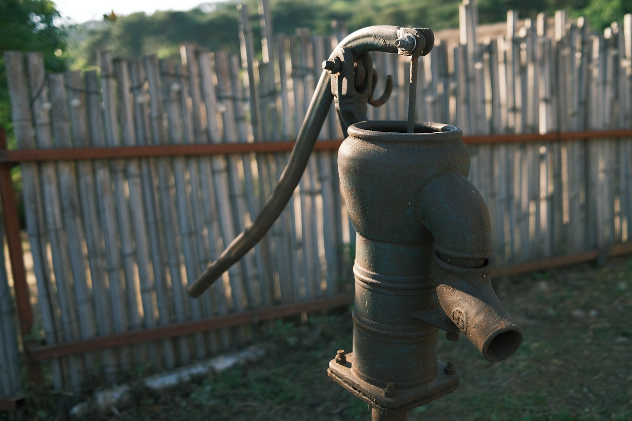 hand pump, well, countryside, traditional, water pump, manual pump, water source, rusty, rural