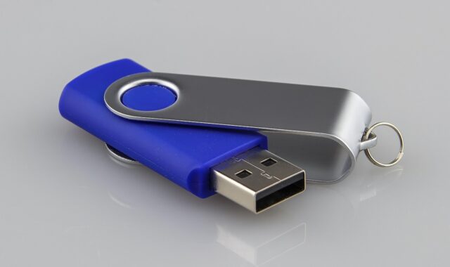 data transfer, connection, data, data store, storage medium, data stick, usb stick, store, mobile, plug in, connect, copy, to back up, backup, transfer, usb stick, usb stick, usb stick, usb stick, usb stick, backup