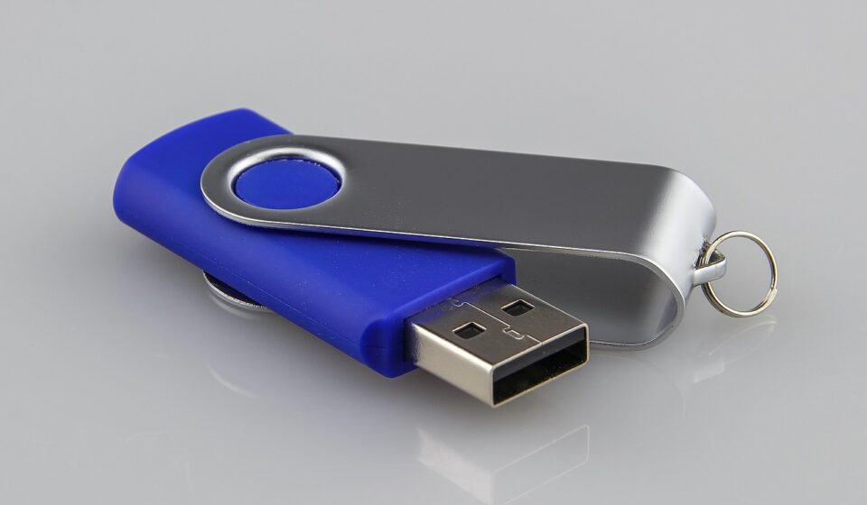 data transfer, connection, data, data store, storage medium, data stick, usb stick, store, mobile, plug in, connect, copy, to back up, backup, transfer, usb stick, usb stick, usb stick, usb stick, usb stick, backup